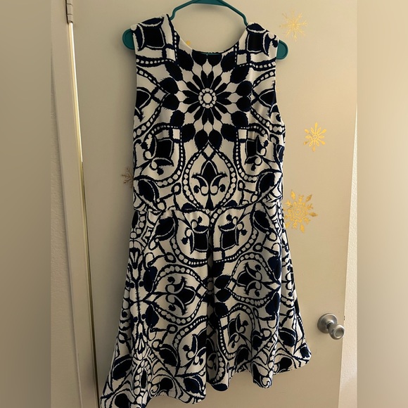 Dress - Picture 3 of 3